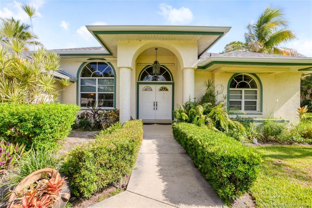 1171 SE Buttonwood Circle