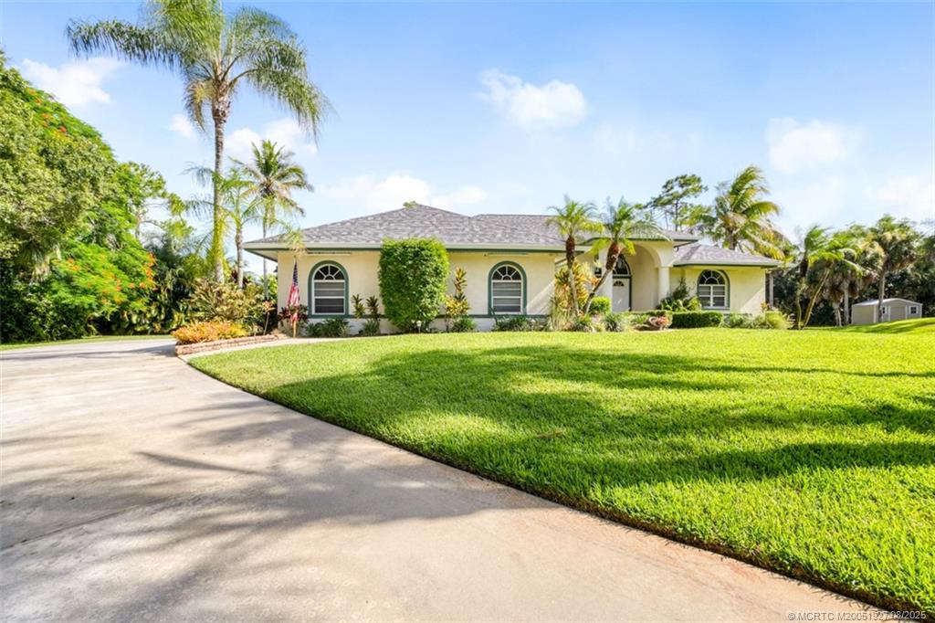 1171 SE Buttonwood Circle