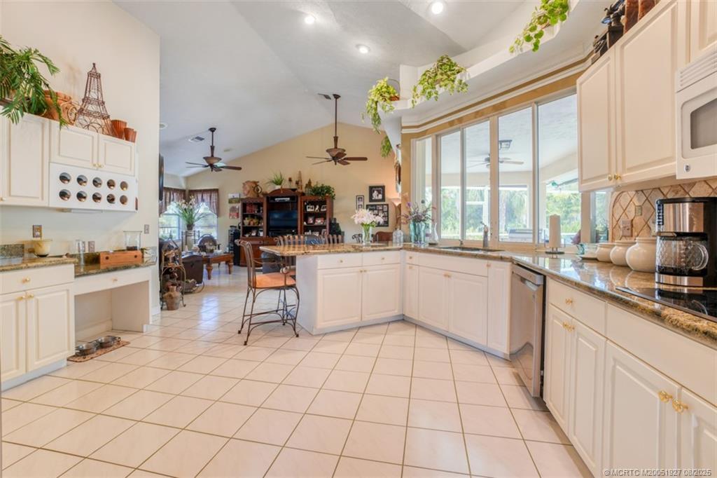 1171 SE Buttonwood Circle