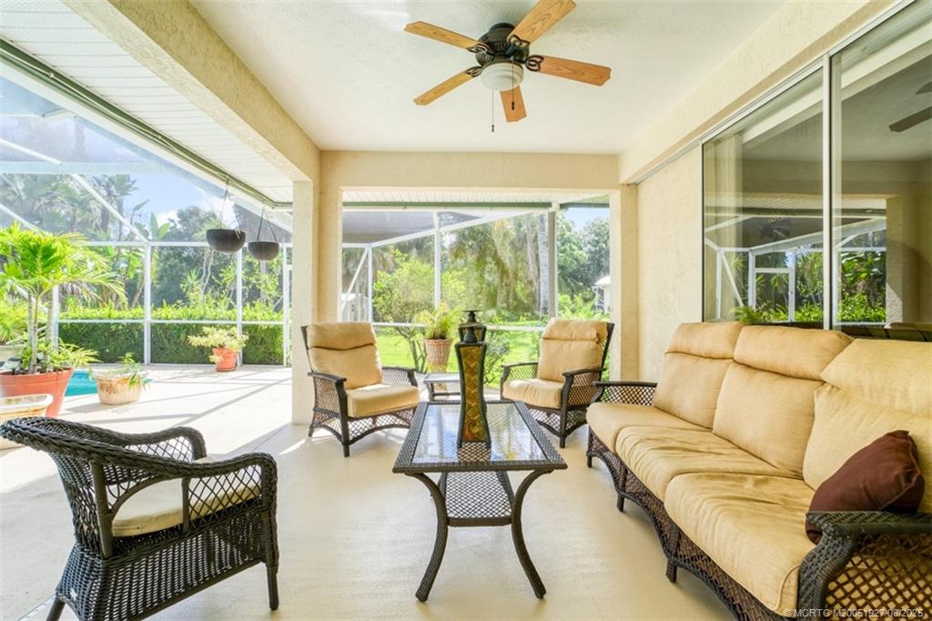 1171 SE Buttonwood Circle