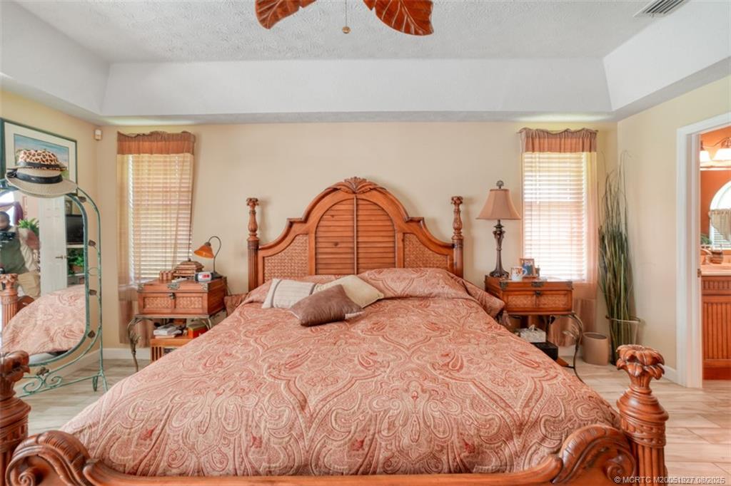 1171 SE Buttonwood Circle