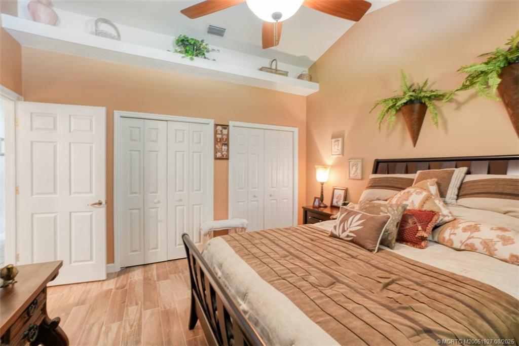 1171 SE Buttonwood Circle