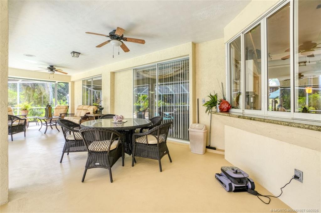 1171 SE Buttonwood Circle