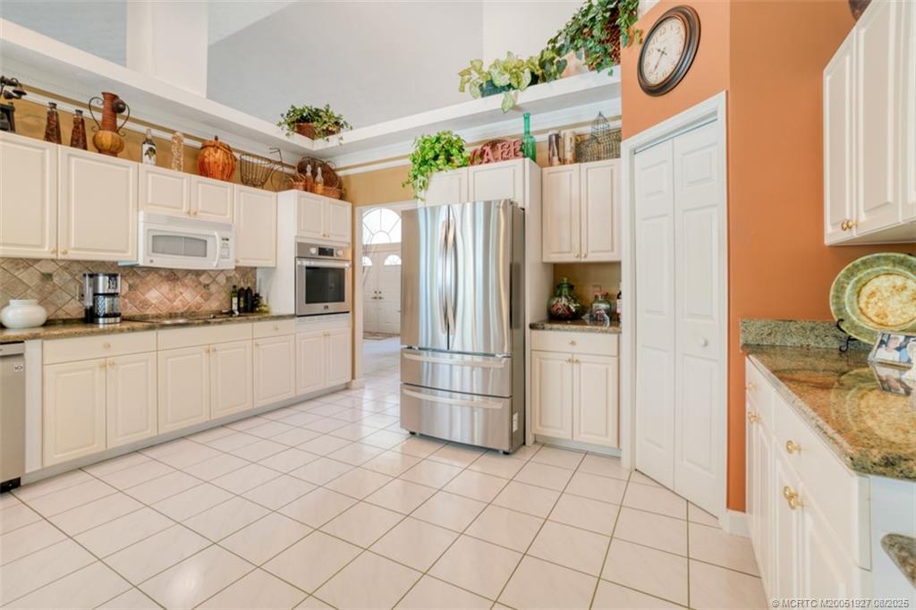 1171 SE Buttonwood Circle