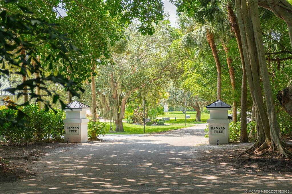 3800 SE Bent Banyan Way