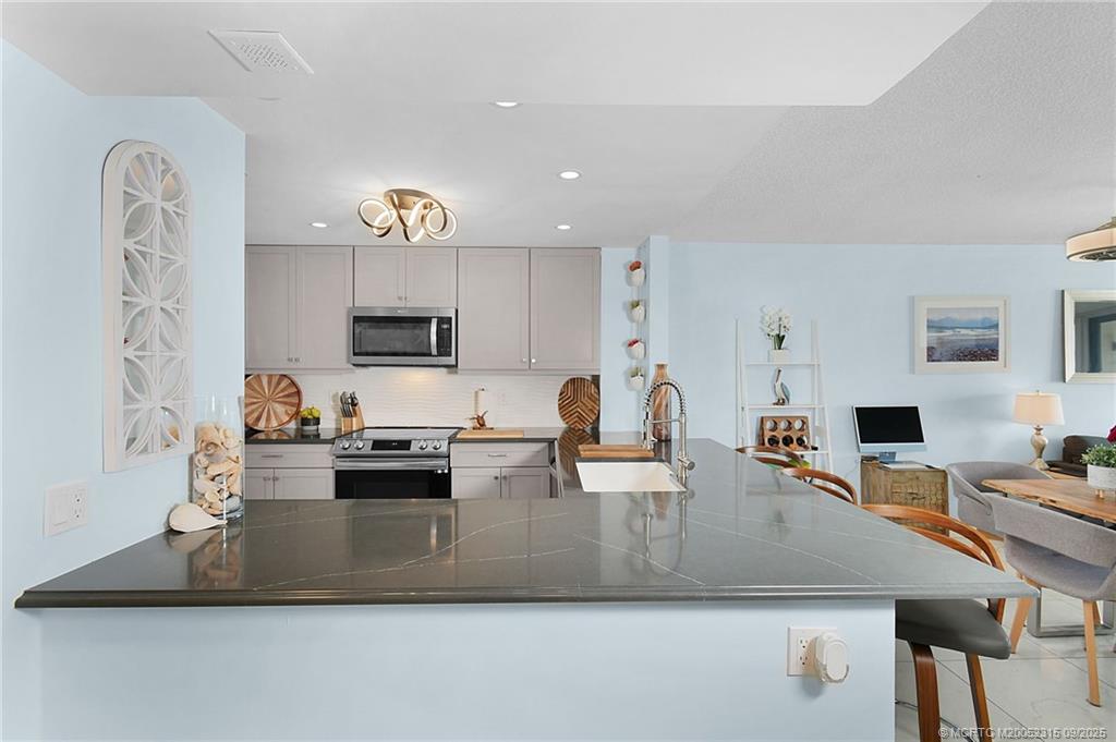 10000 S Ocean Drive 503