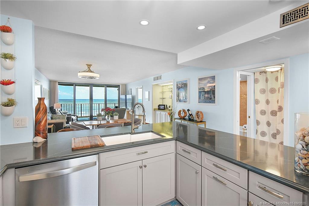 10000 S Ocean Drive 503