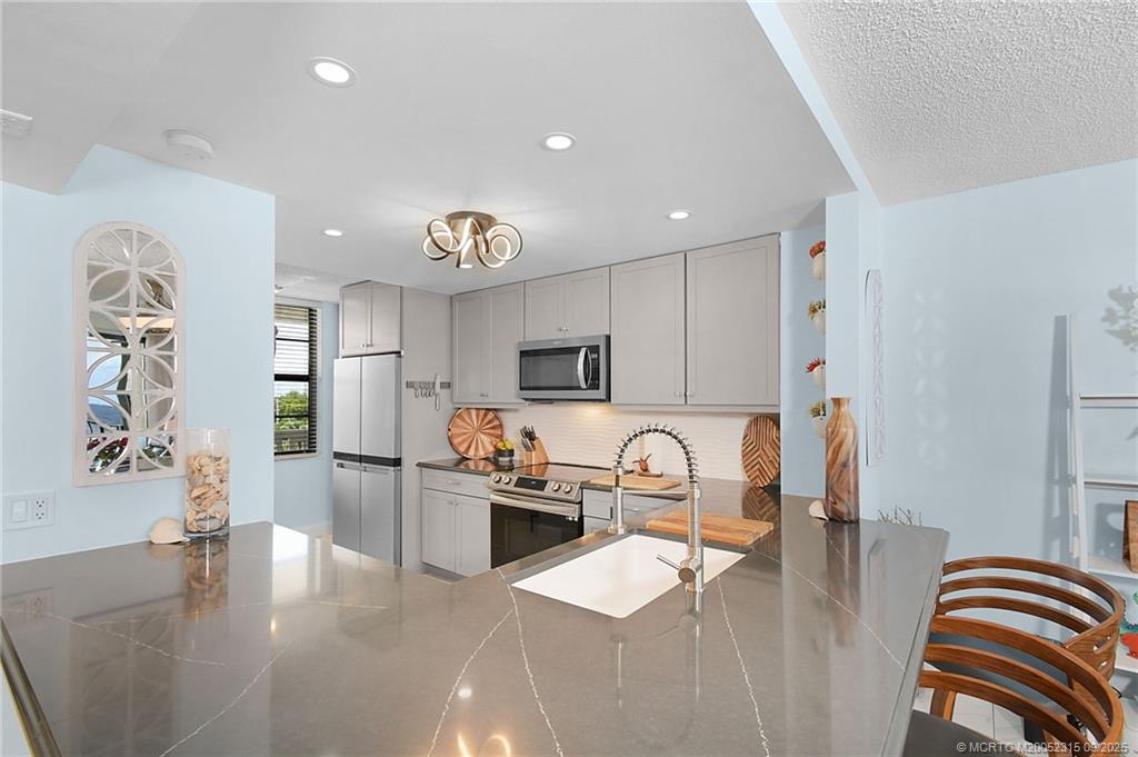 10000 S Ocean Drive 503