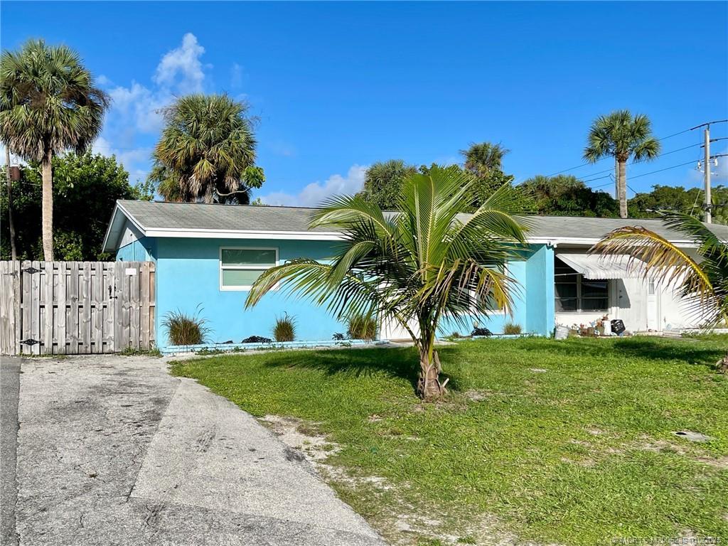 406 SE Robalo Ct