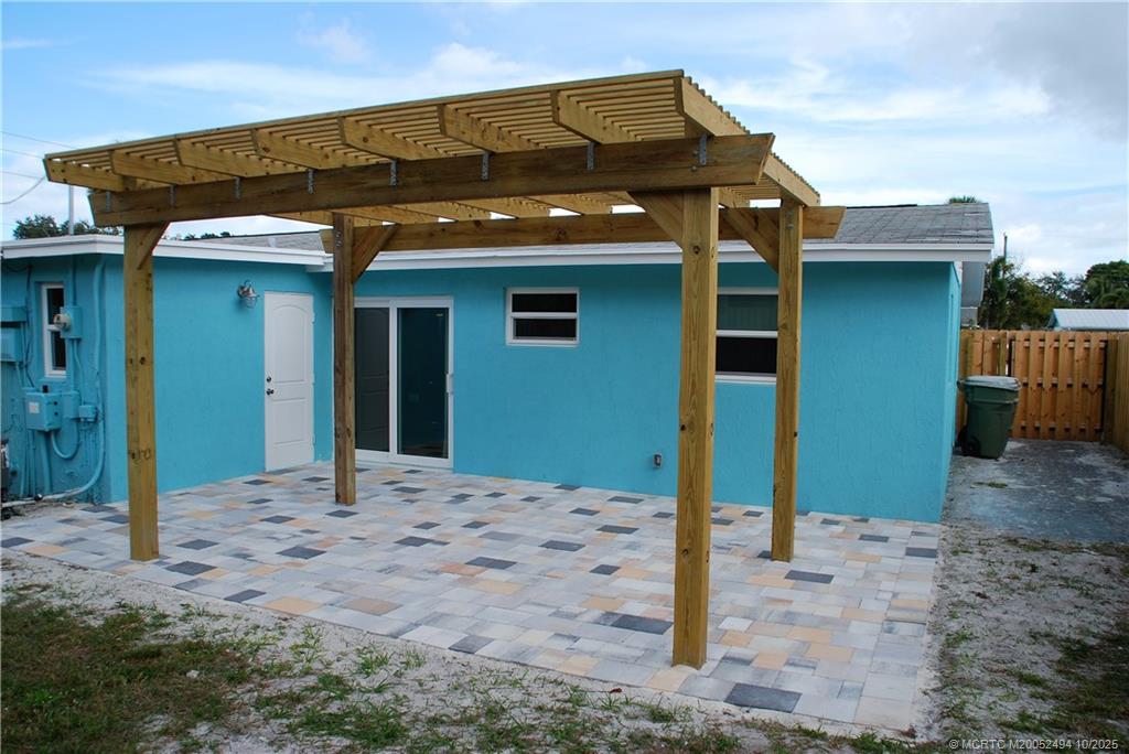 406 SE Robalo Ct