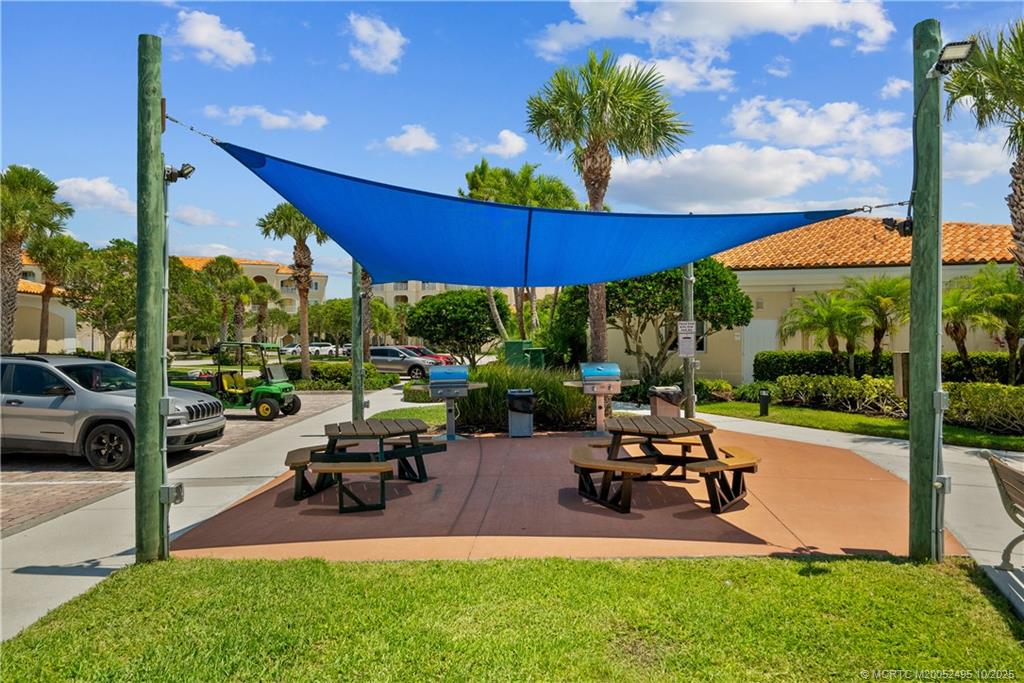 36 Harbour Isle Drive W 4