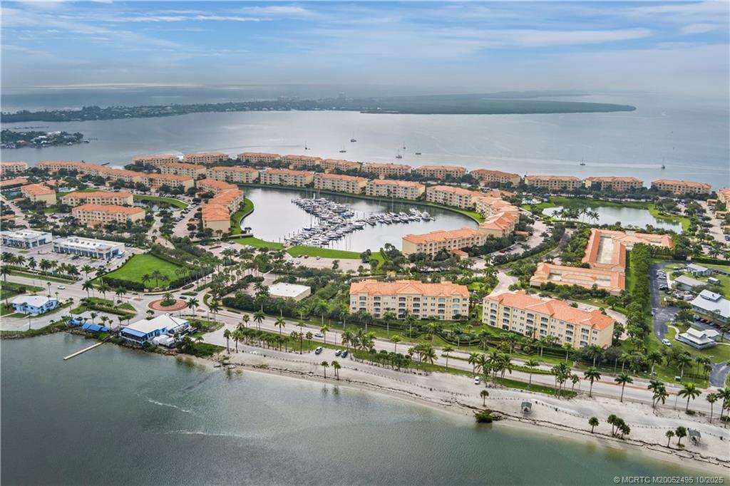 36 Harbour Isle Drive W 4