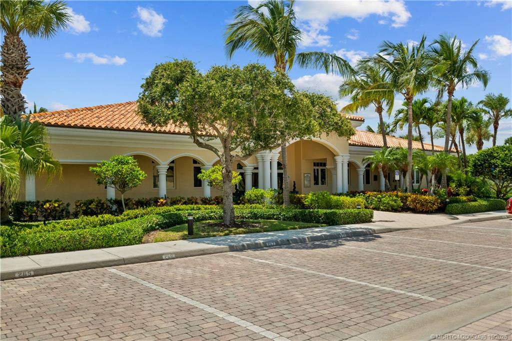 36 Harbour Isle Drive W 4