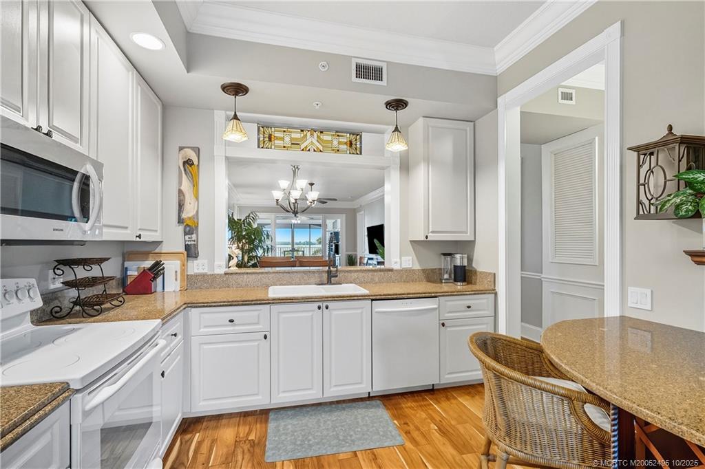 36 Harbour Isle Drive W 4