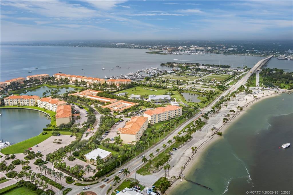 36 Harbour Isle Drive W 4