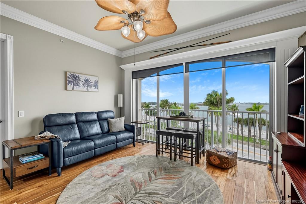 36 Harbour Isle Drive W 4