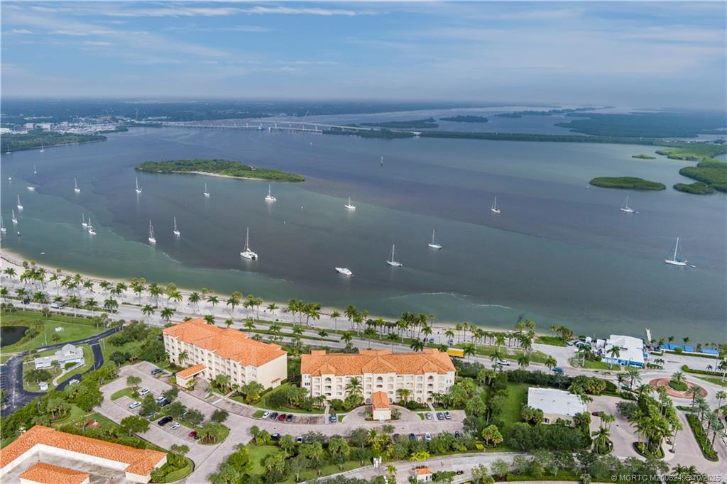 36 Harbour Isle Drive W 4