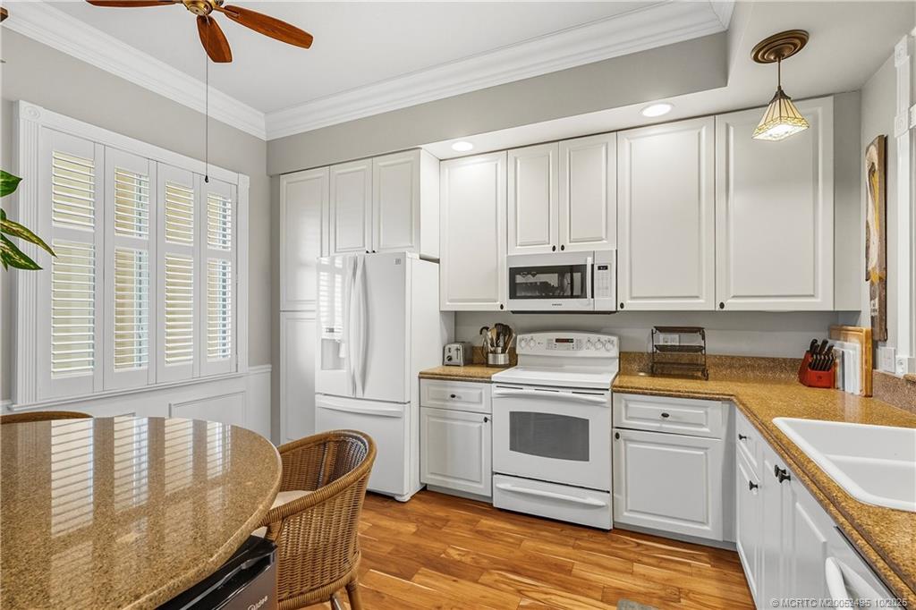 36 Harbour Isle Drive W 4