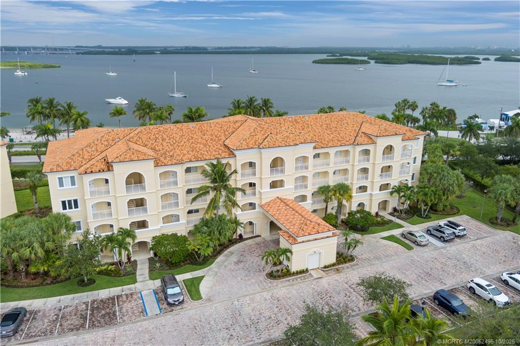 36 Harbour Isle Drive W 4