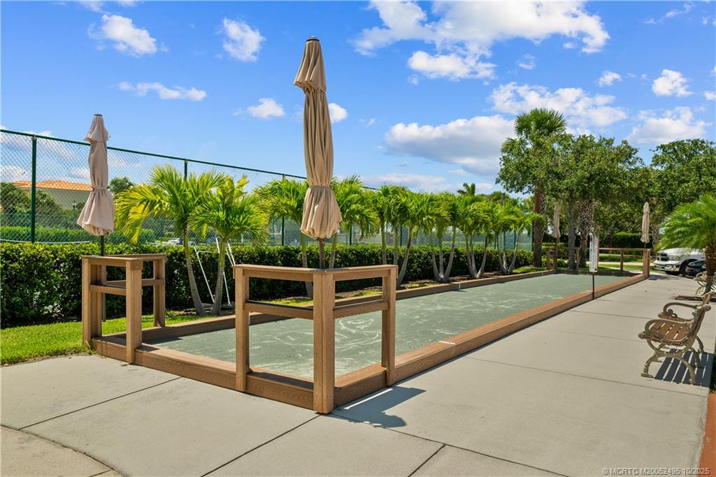 36 Harbour Isle Drive W 4