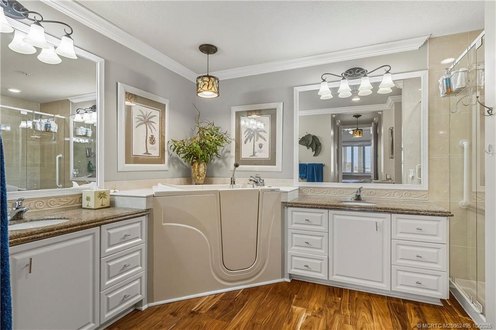 36 Harbour Isle Drive W 4