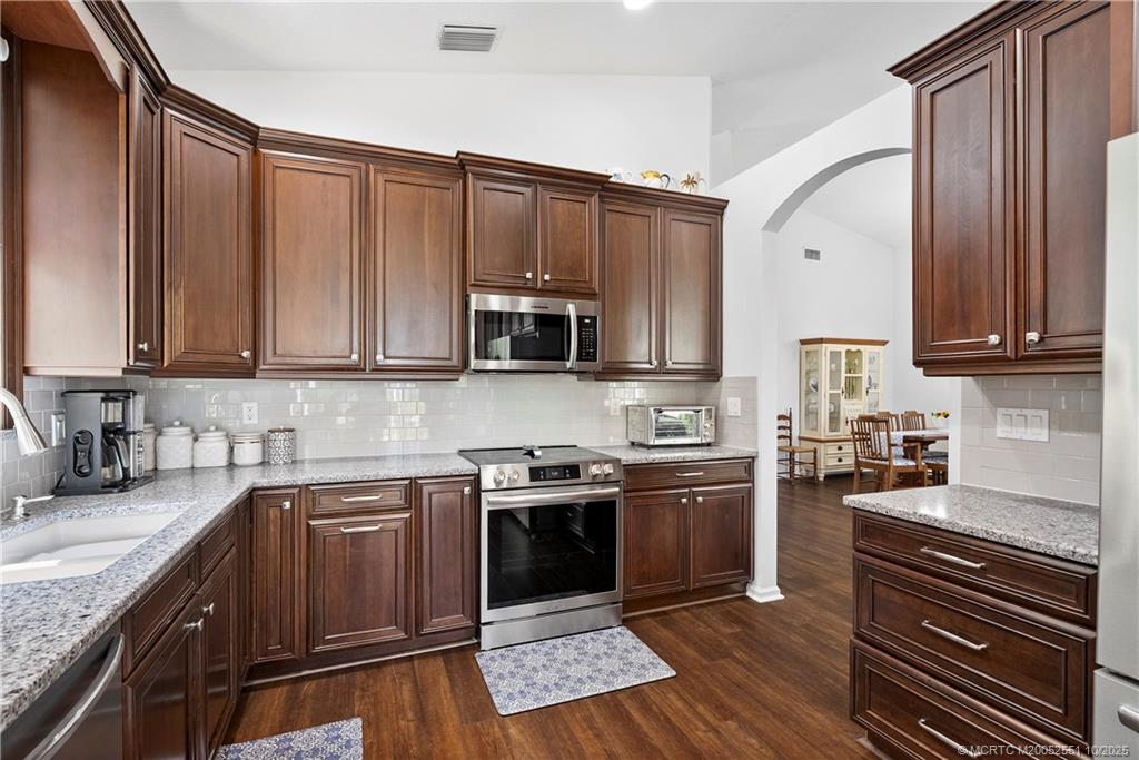 908 NW Mossy Oak Way