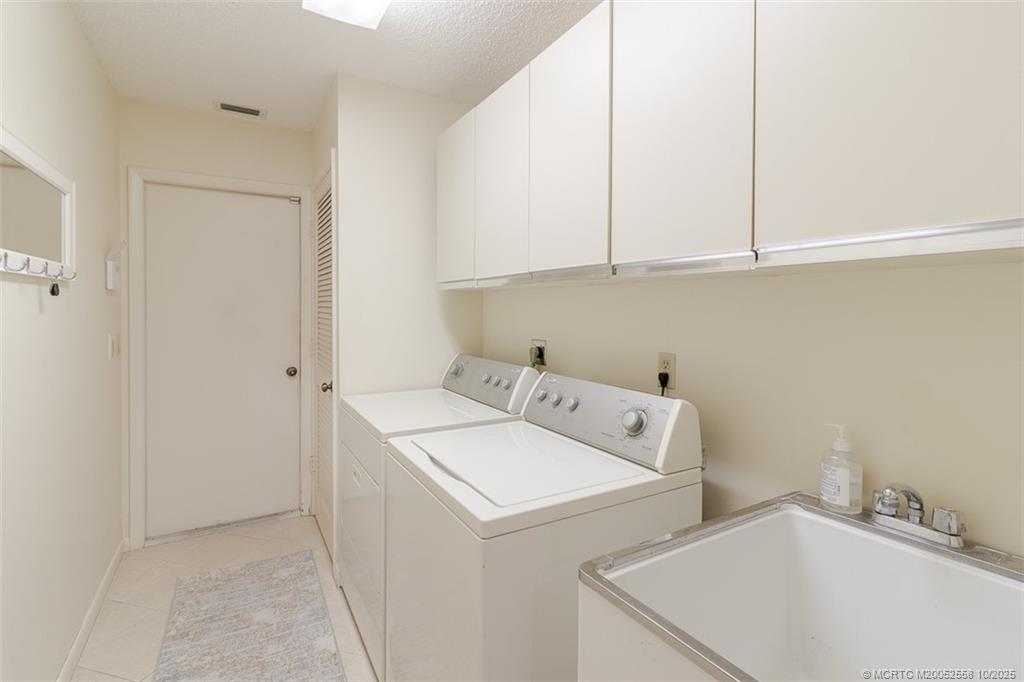 2343 SW Spoonbill Drive