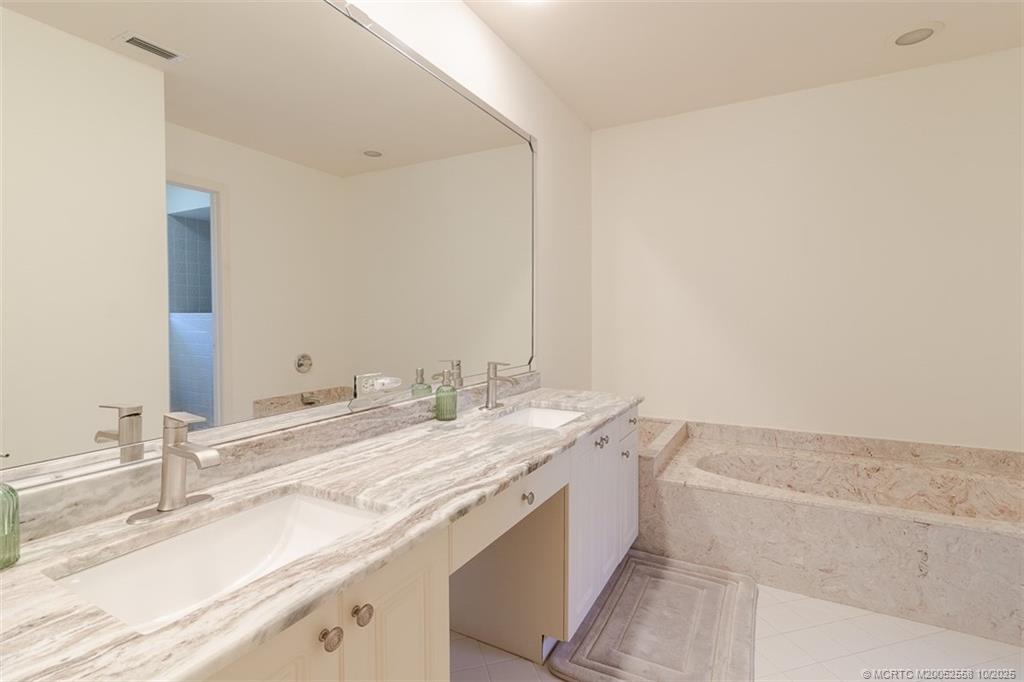 2343 SW Spoonbill Drive