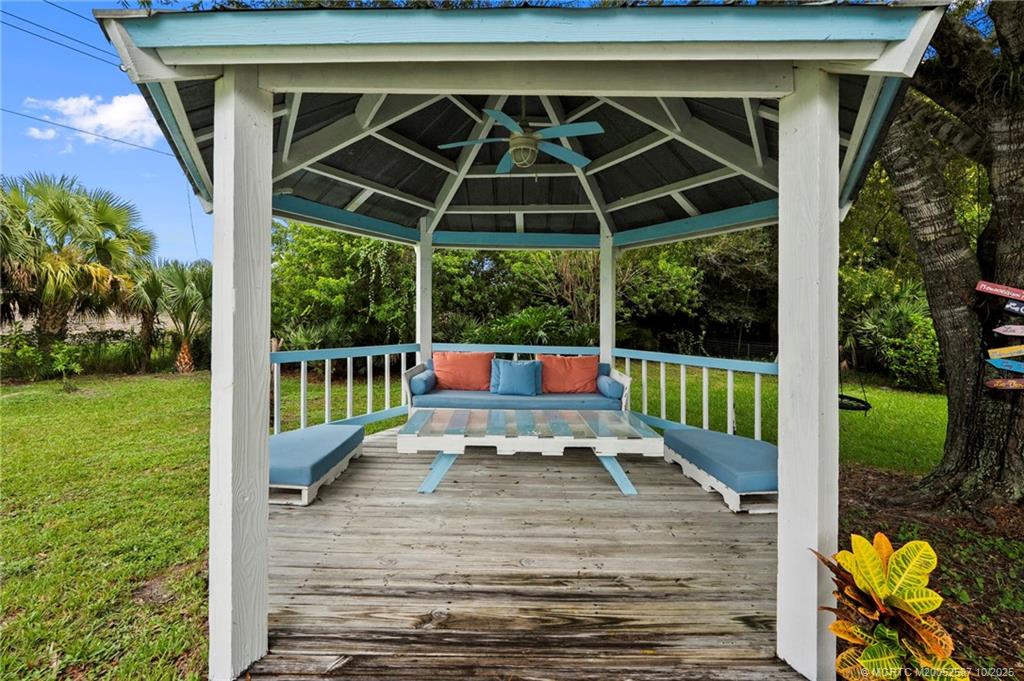 146 NE Blueberry Terrace