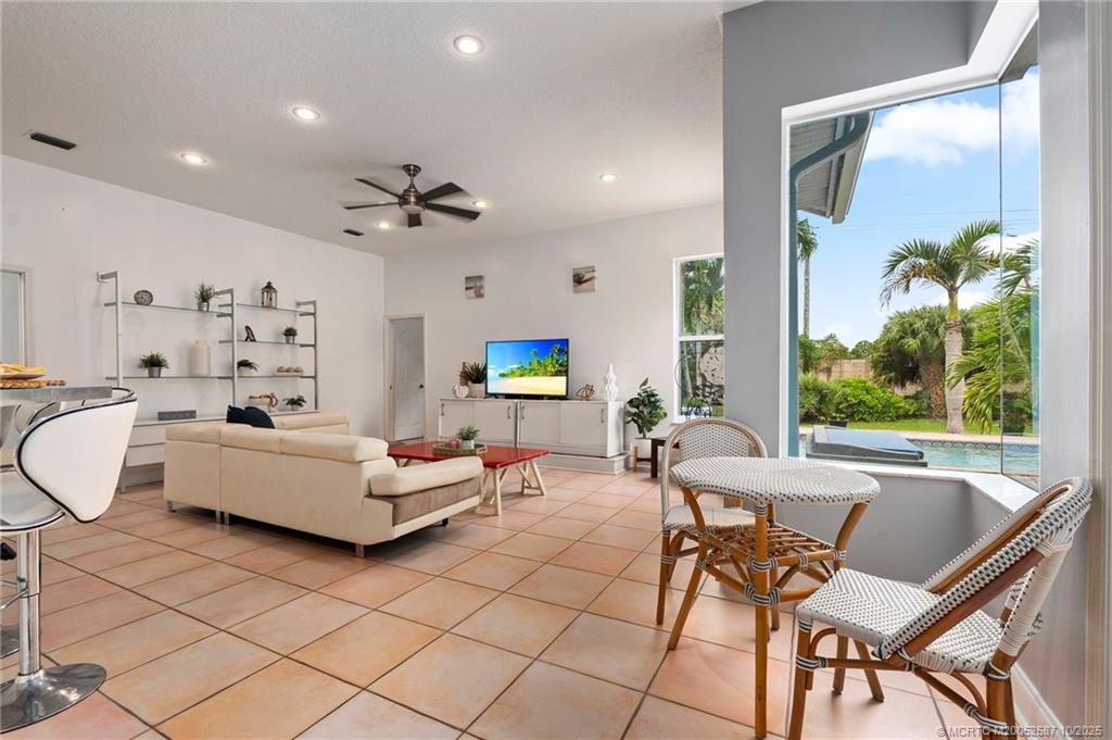 146 NE Blueberry Terrace