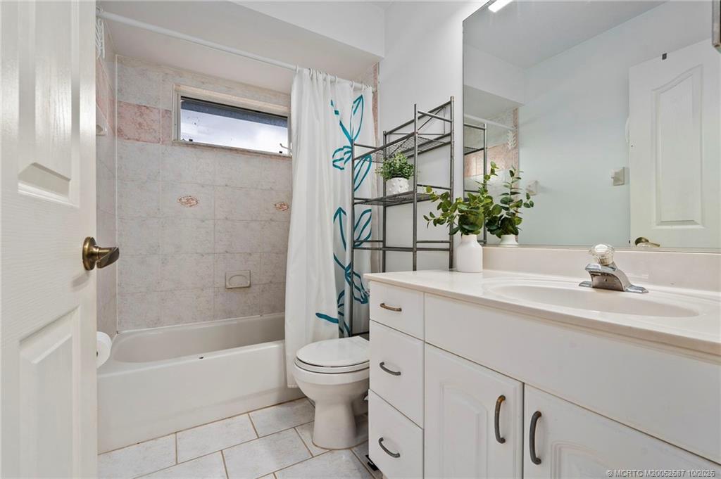 146 NE Blueberry Terrace