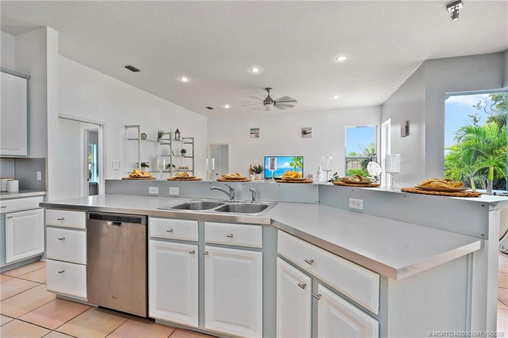 146 NE Blueberry Terrace