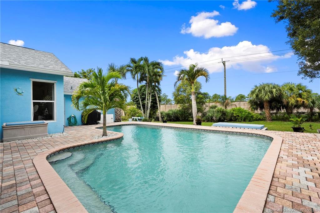 146 NE Blueberry Terrace