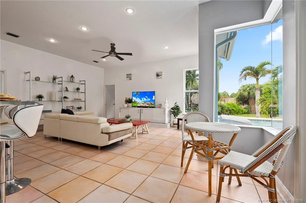 146 NE Blueberry Terrace