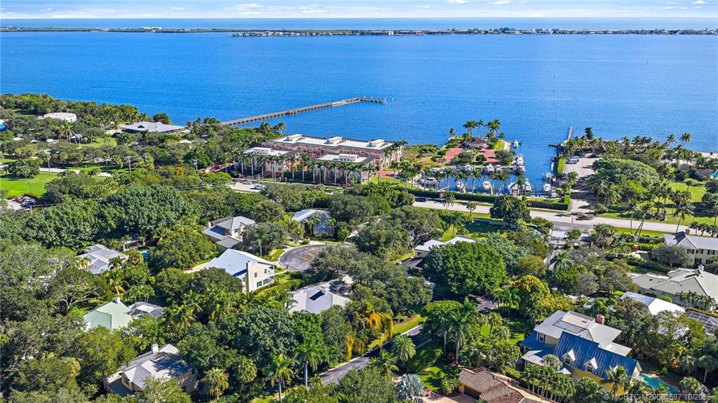 1418 NE Oak Bluff Lane