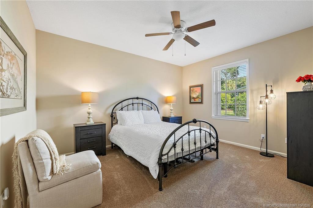 1418 NE Oak Bluff Lane