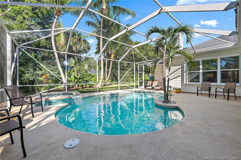 1418 NE Oak Bluff Lane