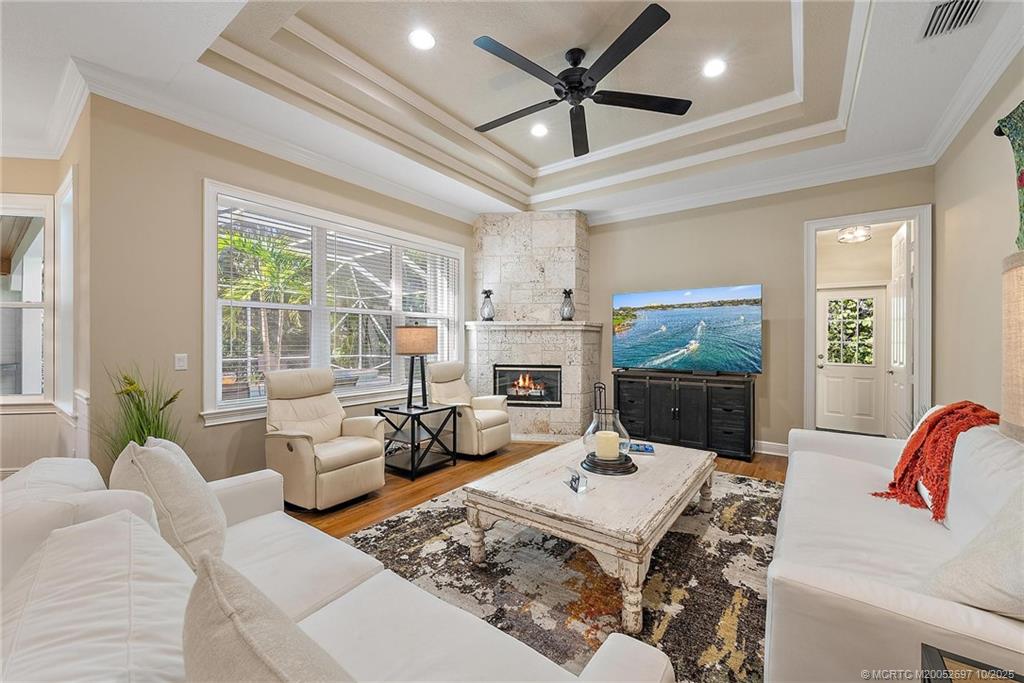 1418 NE Oak Bluff Lane