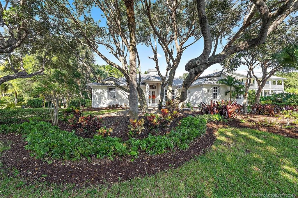 1418 NE Oak Bluff Lane