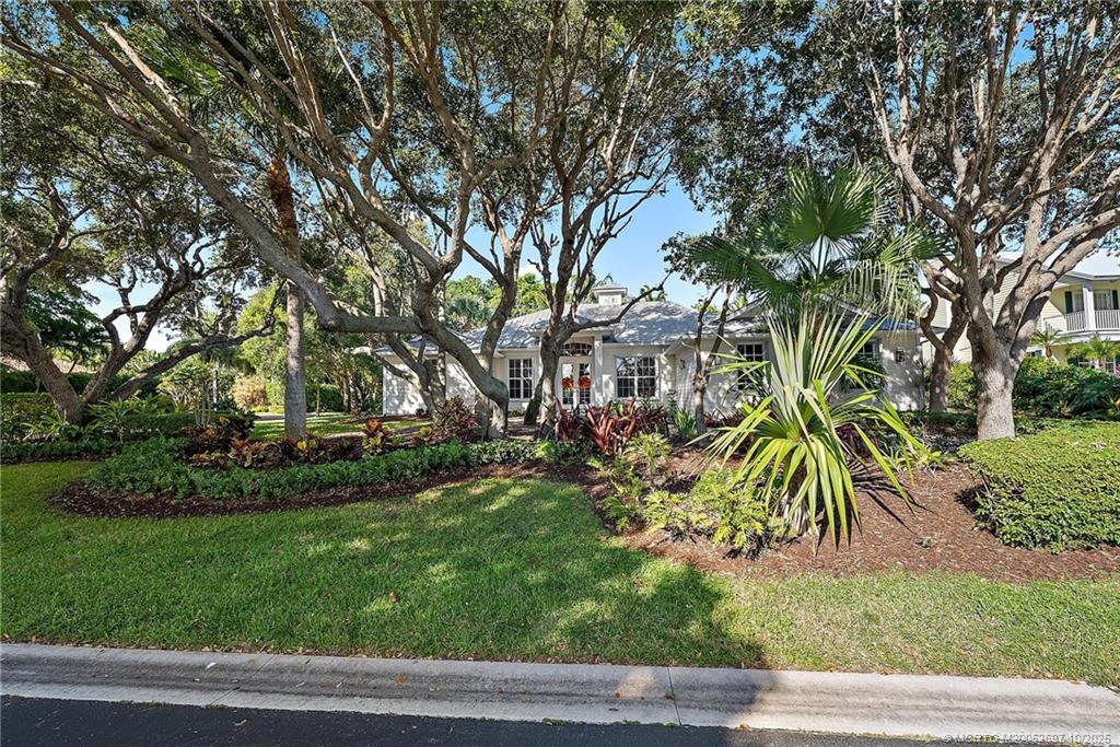 1418 NE Oak Bluff Lane