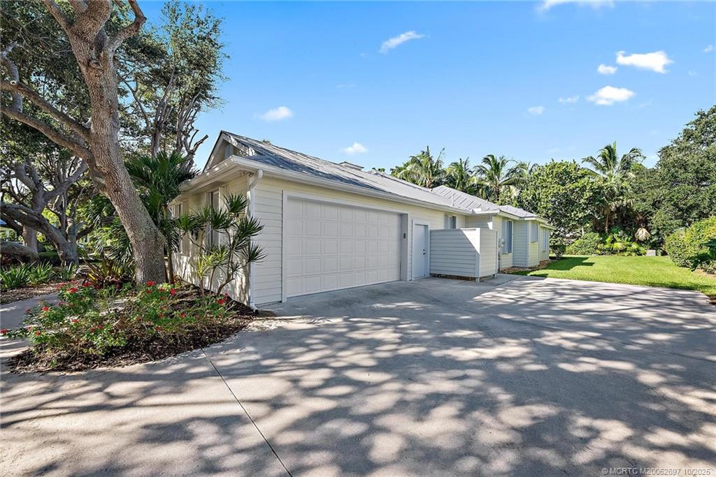 1418 NE Oak Bluff Lane