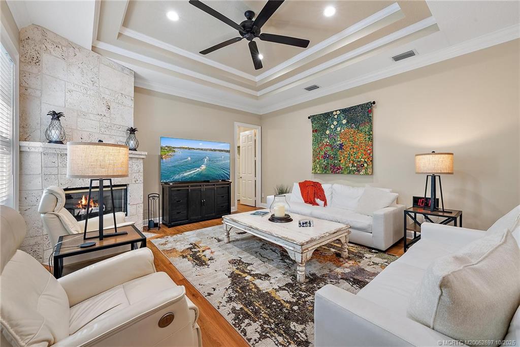 1418 NE Oak Bluff Lane