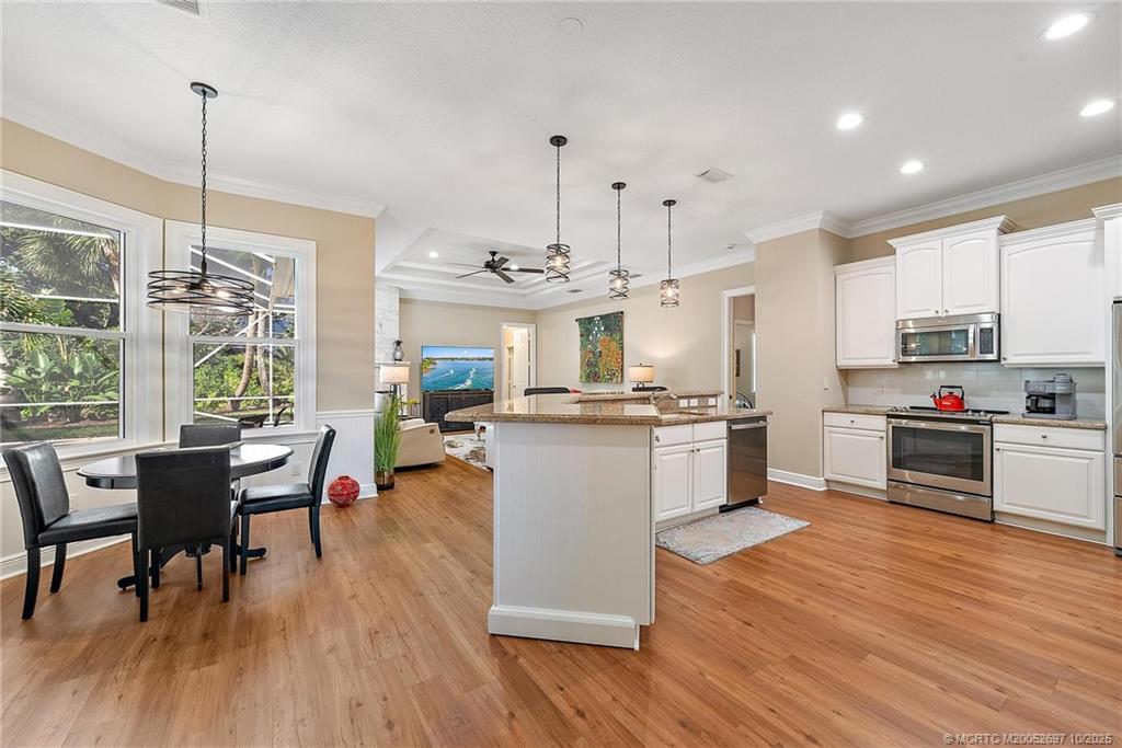 1418 NE Oak Bluff Lane