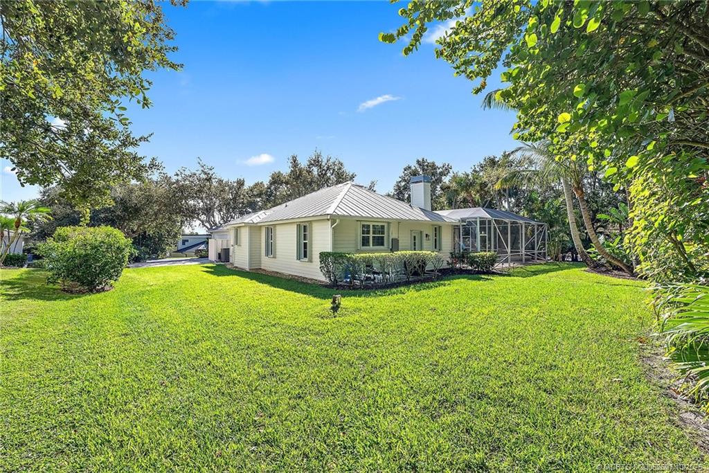 1418 NE Oak Bluff Lane