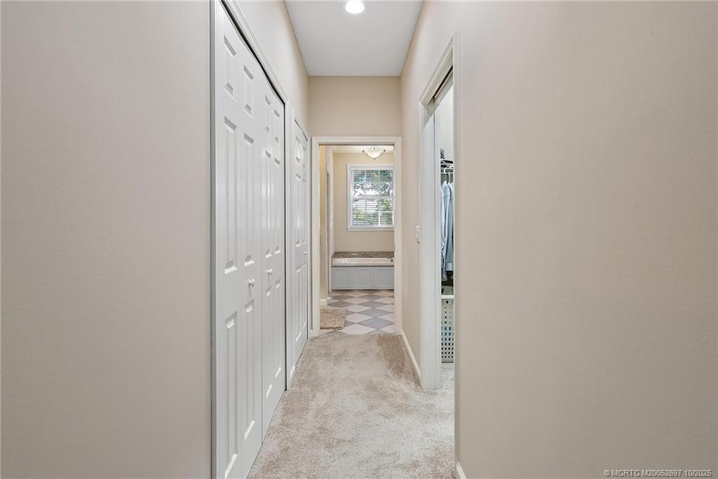 1418 NE Oak Bluff Lane