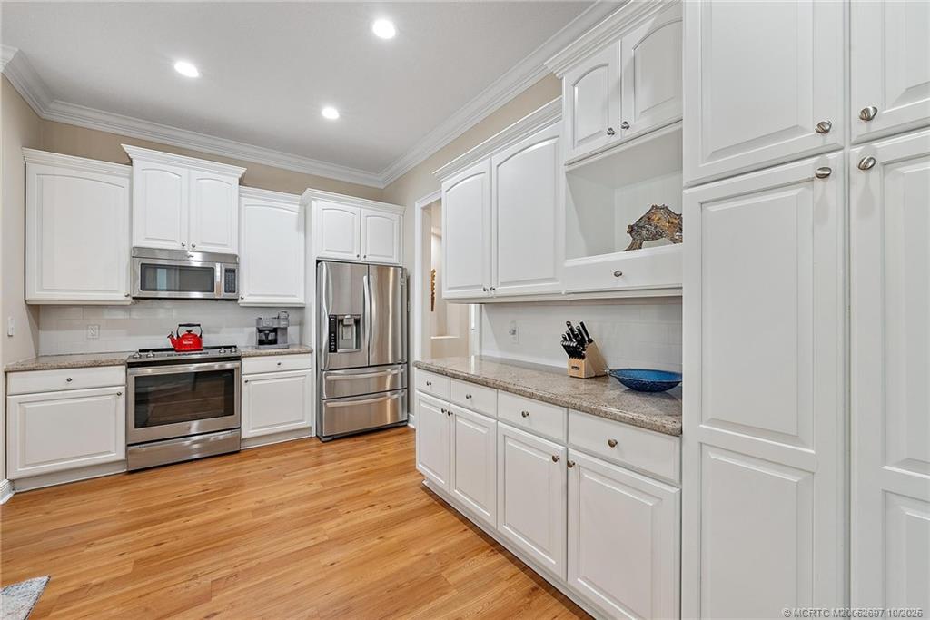 1418 NE Oak Bluff Lane