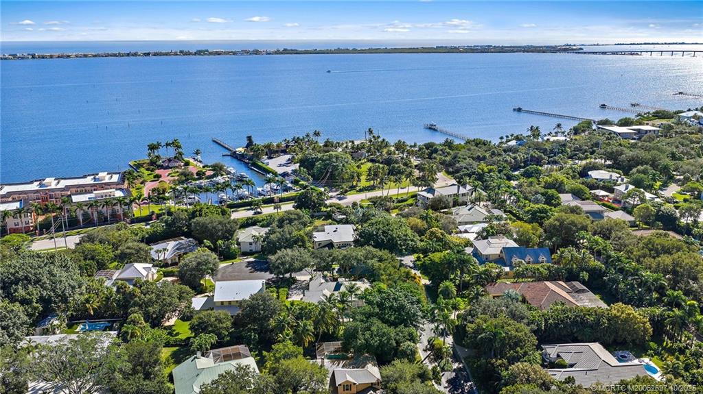 1418 NE Oak Bluff Lane