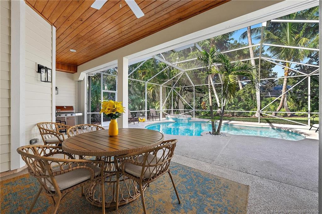 1418 NE Oak Bluff Lane