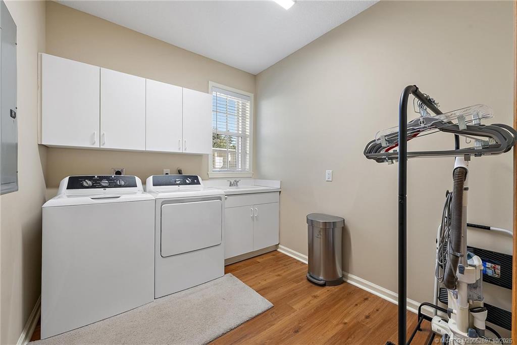 1418 NE Oak Bluff Lane