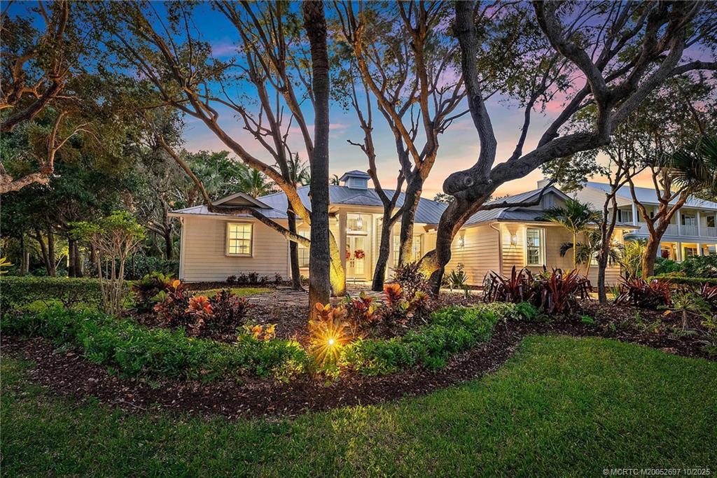 1418 NE Oak Bluff Lane